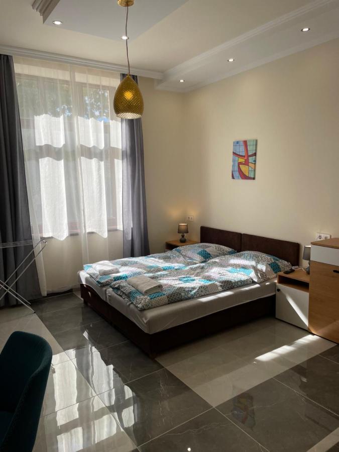 Kovacs Apartmanhaz Kiskunhalas Rum bild