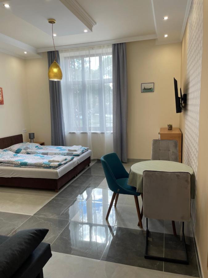 Kovacs Apartmanhaz Kiskunhalas Rum bild