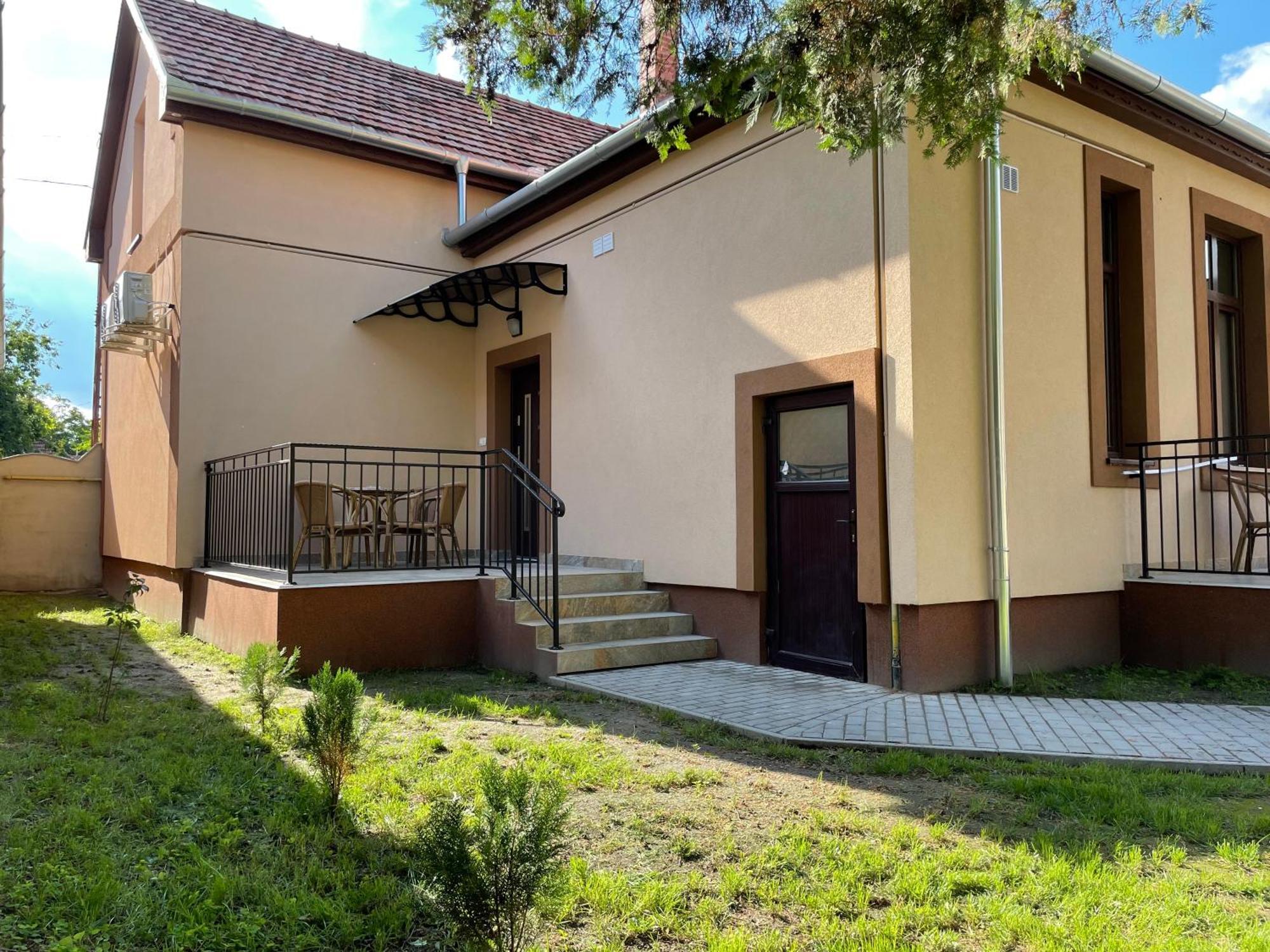 Kovacs Apartmanhaz Kiskunhalas Rum bild
