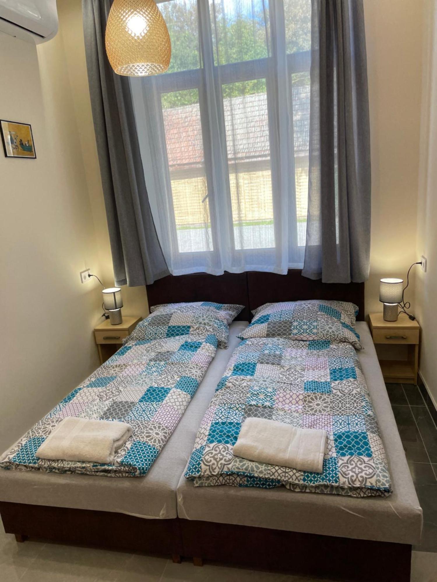 Kovacs Apartmanhaz Kiskunhalas Rum bild