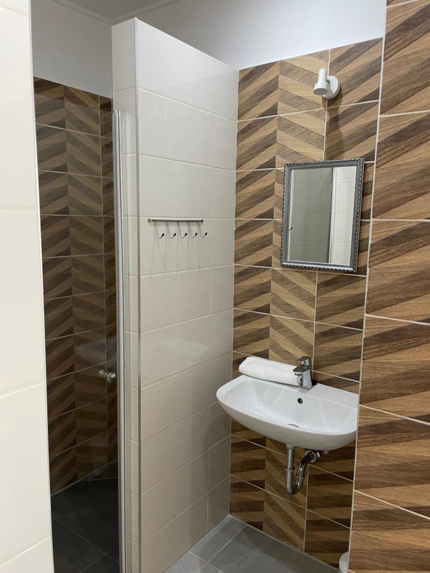 Kovacs Apartmanhaz Kiskunhalas Rum bild