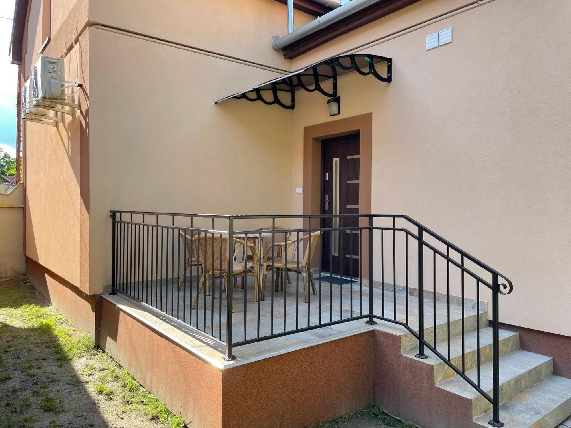 Kovacs Apartmanhaz Kiskunhalas Rum bild