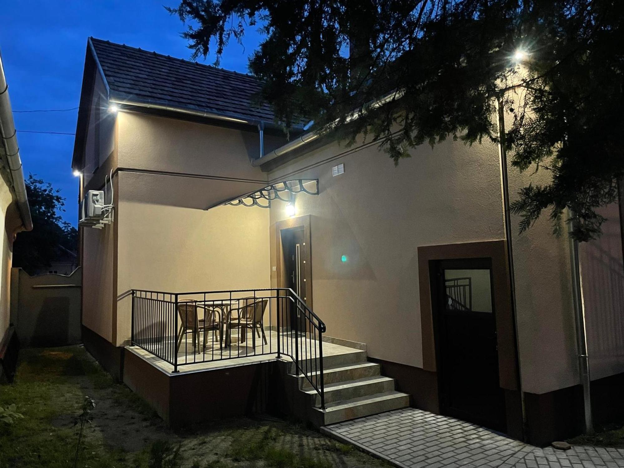 Kovacs Apartmanhaz Kiskunhalas Rum bild