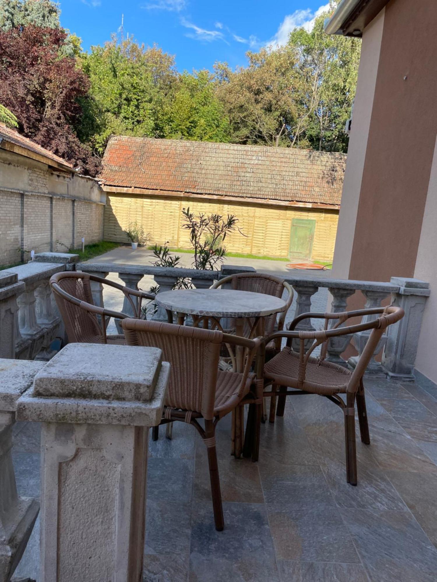 Kovacs Apartmanhaz Kiskunhalas Rum bild